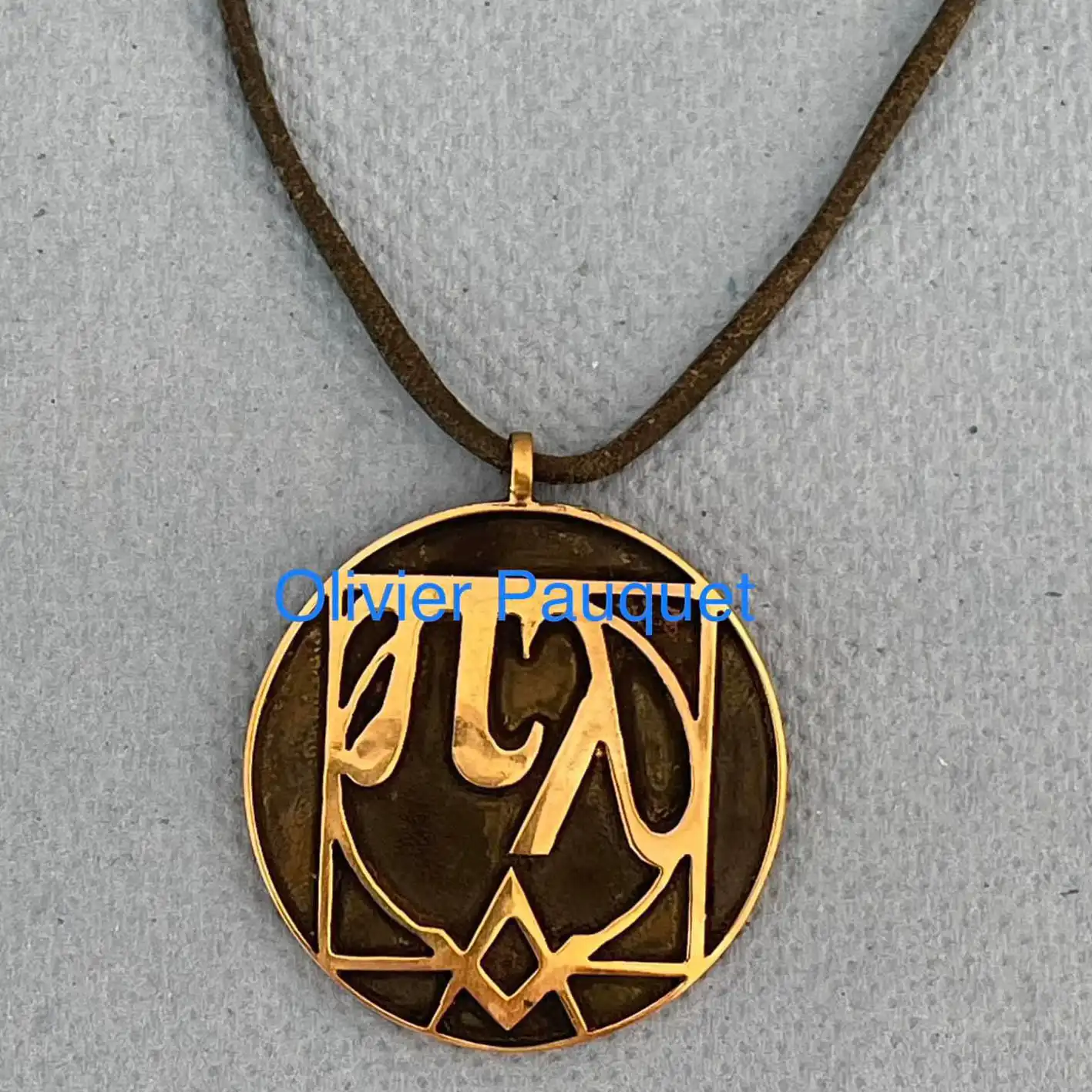 médaille en laiton oxydé<br />
